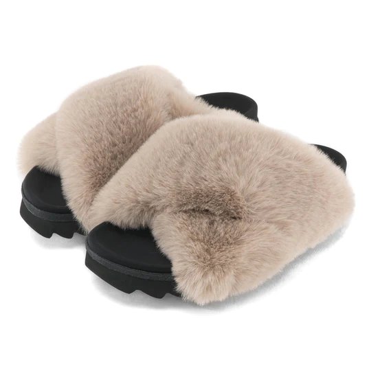 roam-cloud-slippers-nude-faux-fur